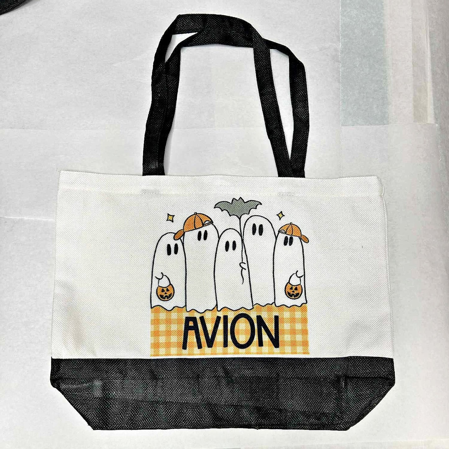 Tote bag with cartoon ghosts and pumpkins design