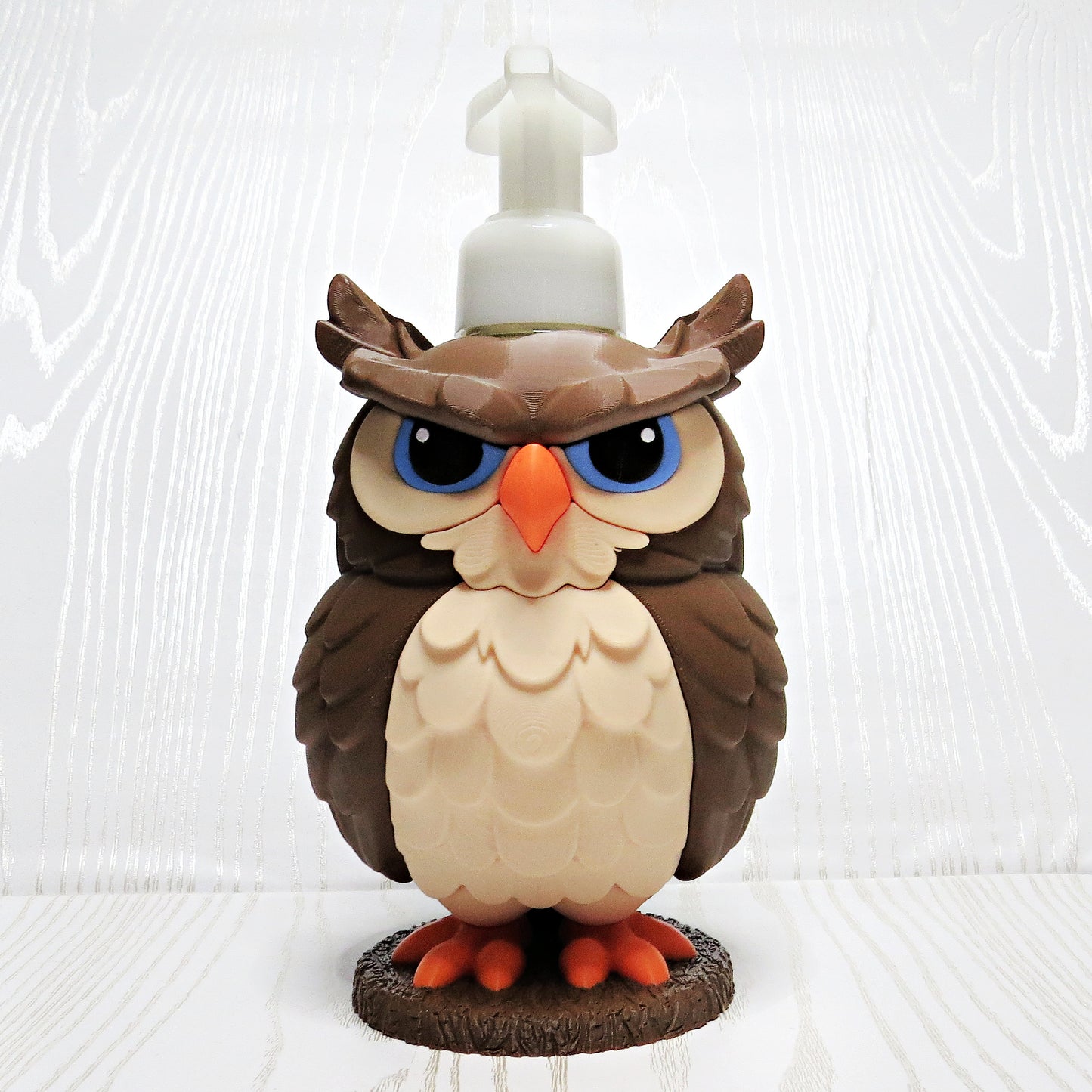 Owl Foaming Soap Holder - Cute Woodland Bathroom Decor - close-up of sculpted design detail