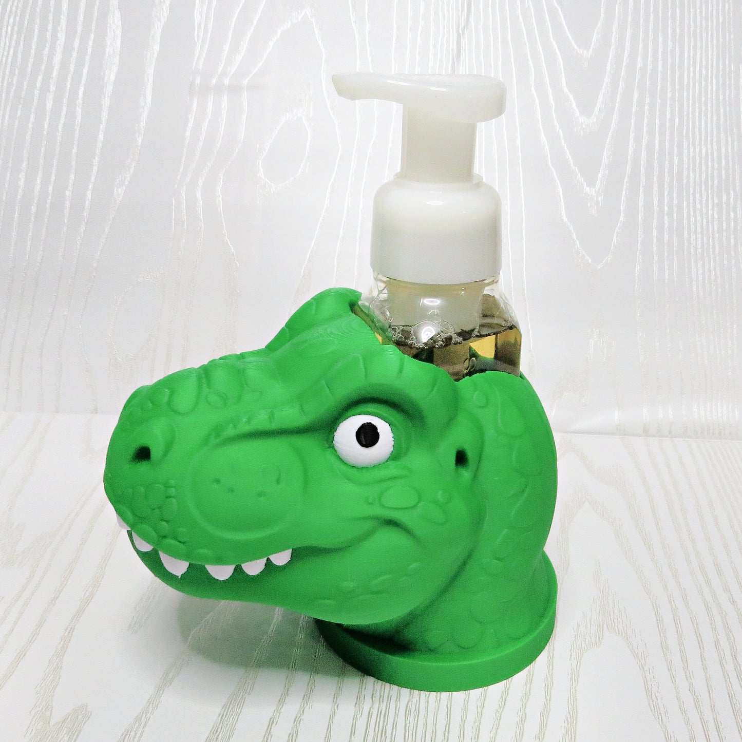 T-Rex Dinosaur Foaming Soap Bottle Holder – Cute 3D Printed Green T-Rex Head with Scaly Texture and White Teeth – Bath and Body Works Foaming Soap Dispenser Stand – Kids Boys Bathroom Bedroom Decor – Dinosaur Lover Dino Gift