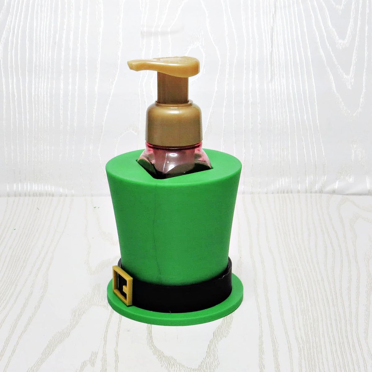 St. Patrick’s Day Leprechaun Hat Foaming Soap Holder – Festive Green Bathroom & Kitchen Sink Decor