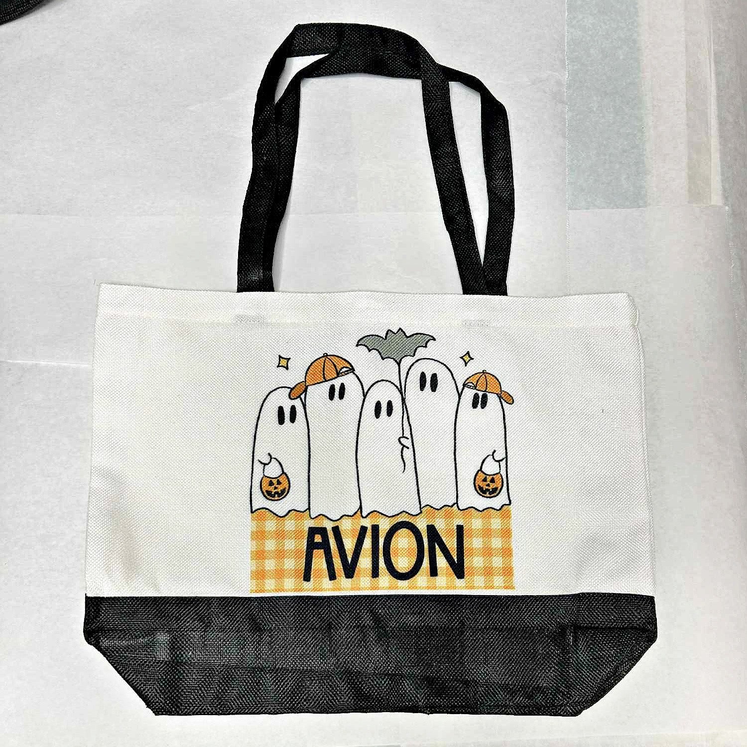 Tote bag with cartoon ghosts and pumpkins design