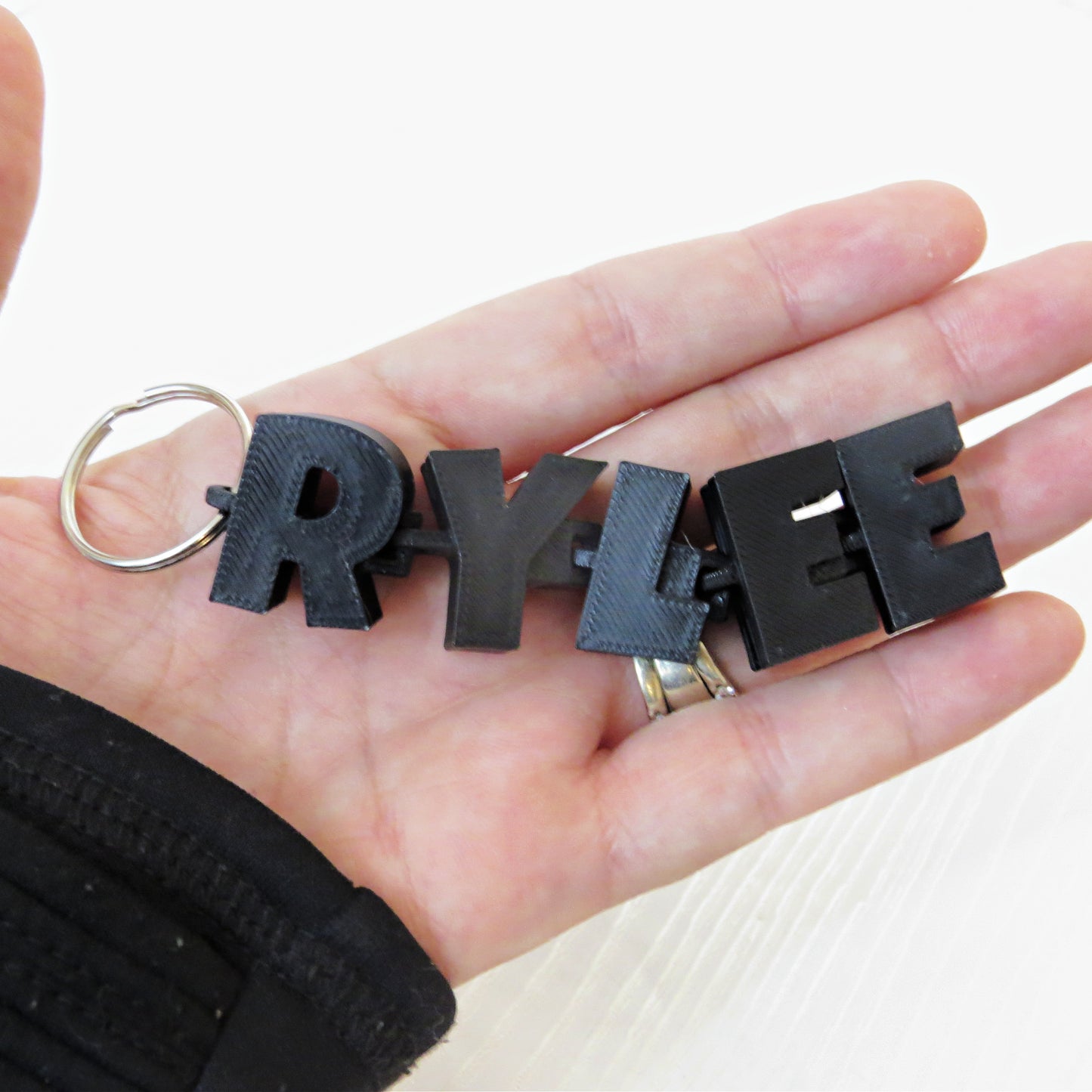 personalized-3d-printed-articulated-name-keychain-for-backpacks-keys-and-sports-bags