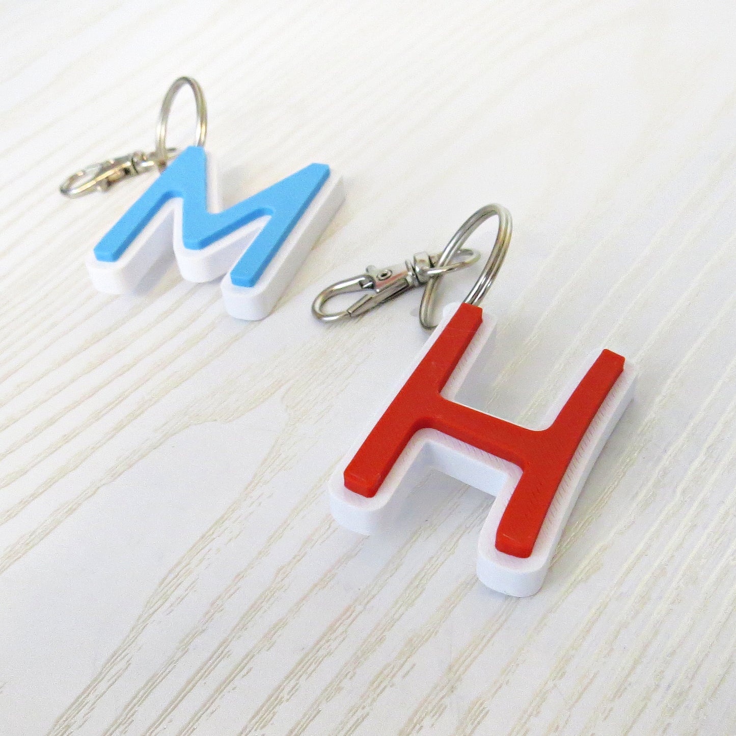 3D Personalized Initial Keychain - Custom Letter Keyring Gift - flat lay showing full design