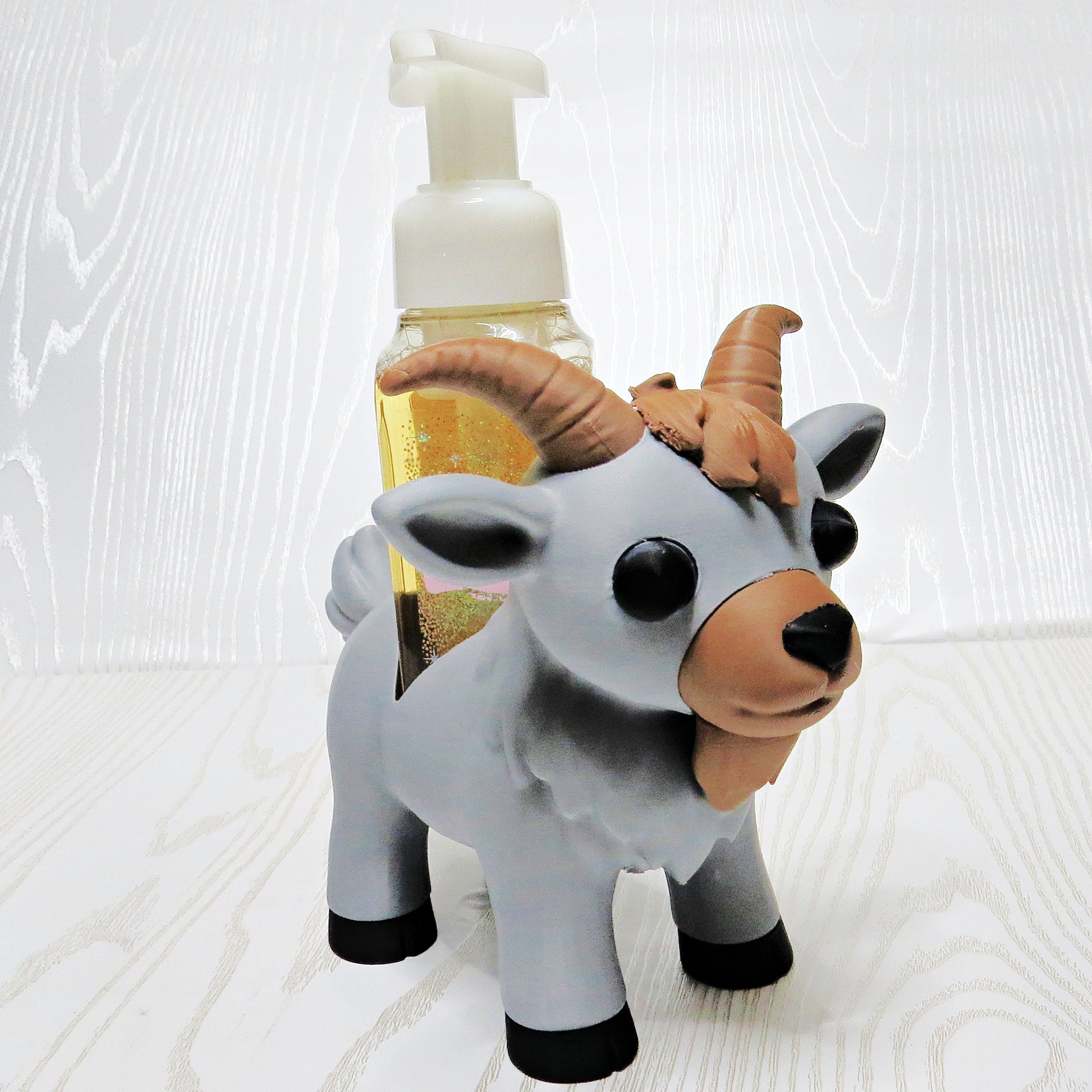 white-grey-3d-printed-mountain-goat-foaming-soap-holder-curved-brown-horns-black-hooves-bathroom-decor