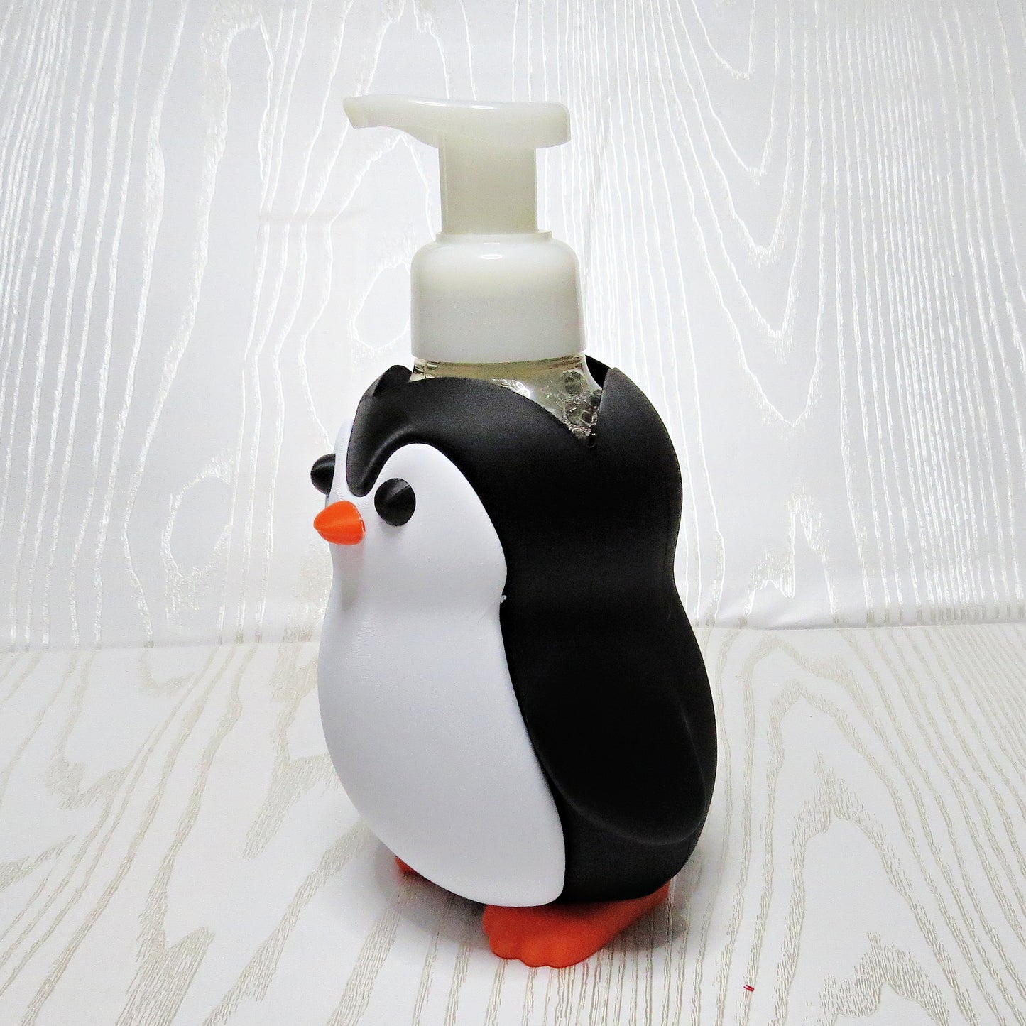 Penguin Foaming Soap Bottle Holder – Cute 3D Printed Black and White Penguin – Bath and Body Works Foaming Soap Dispenser Stand – Bathroom Kitchen Counter Decor – Penguin Lover Winter Gift