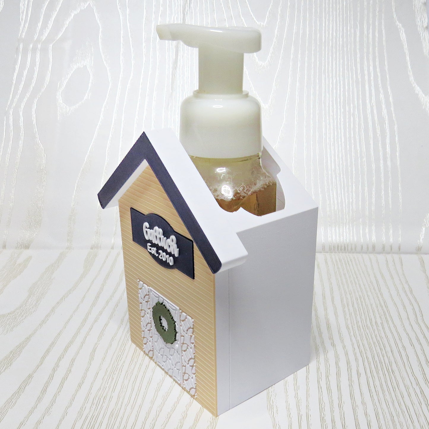 Personalized House Foaming Soap Bottle Holder – Custom Name and Established Year – 3D Printed Farmhouse Bath and Body Works Soap Dispenser Stand – Kitchen Sink Decor – Housewarming Wedding Anniversary Gift
