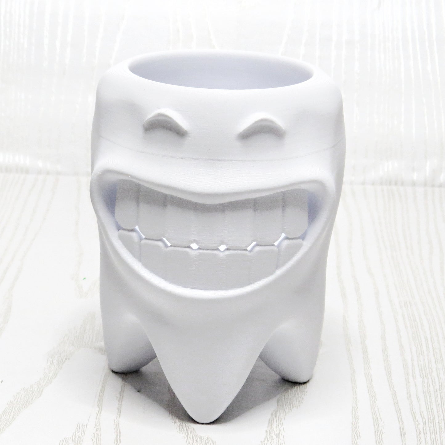 Smiling Tooth Holder - close-up design detail