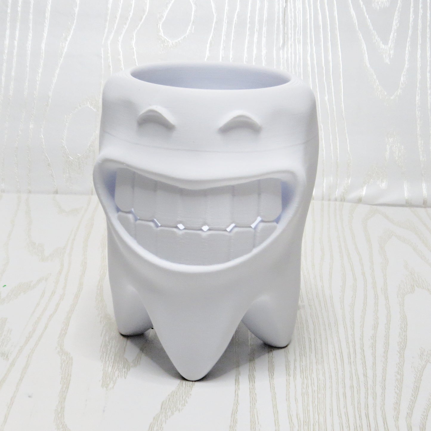 Smiling Tooth Holder - lifestyle in-use display