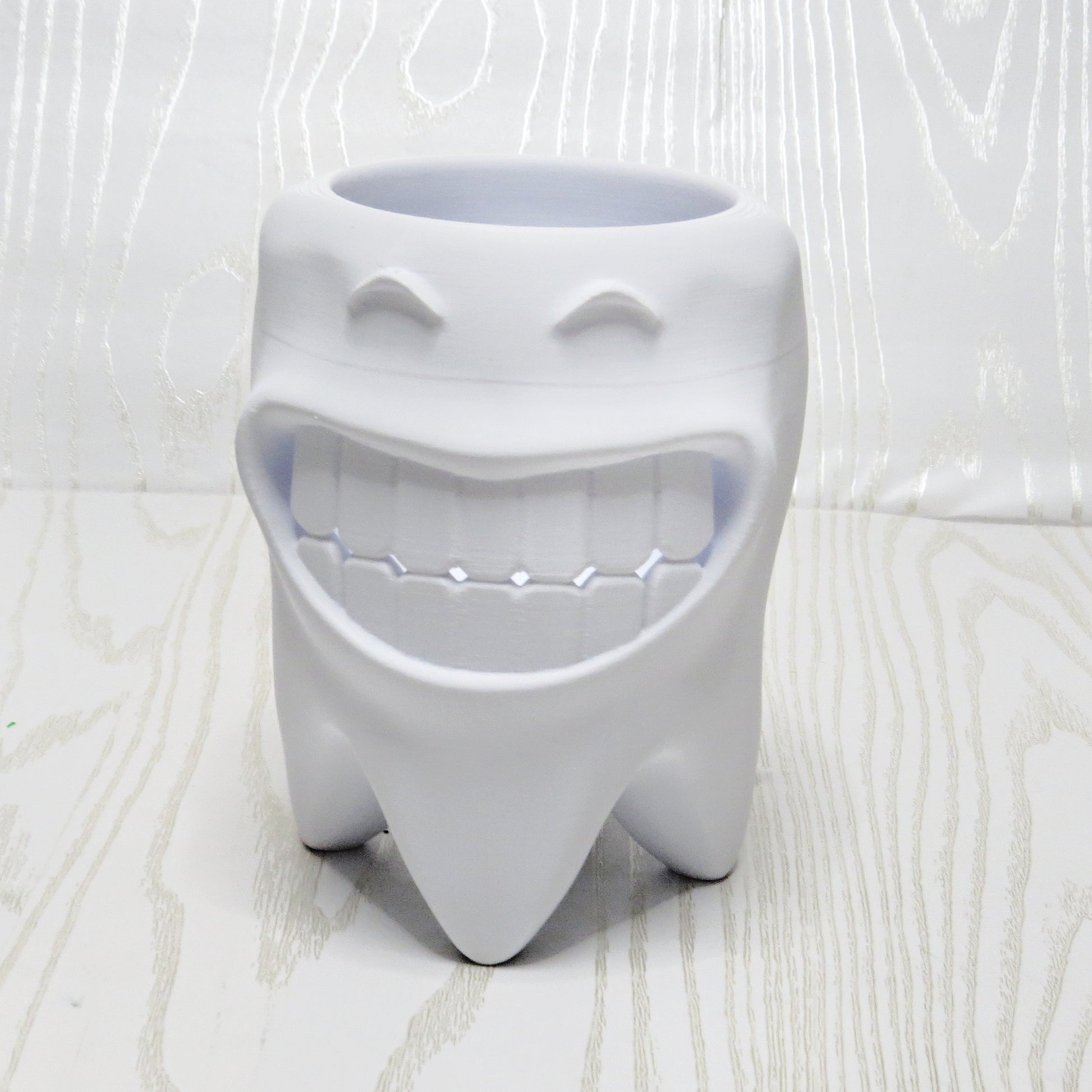 Smiling Tooth Holder - lifestyle in-use display