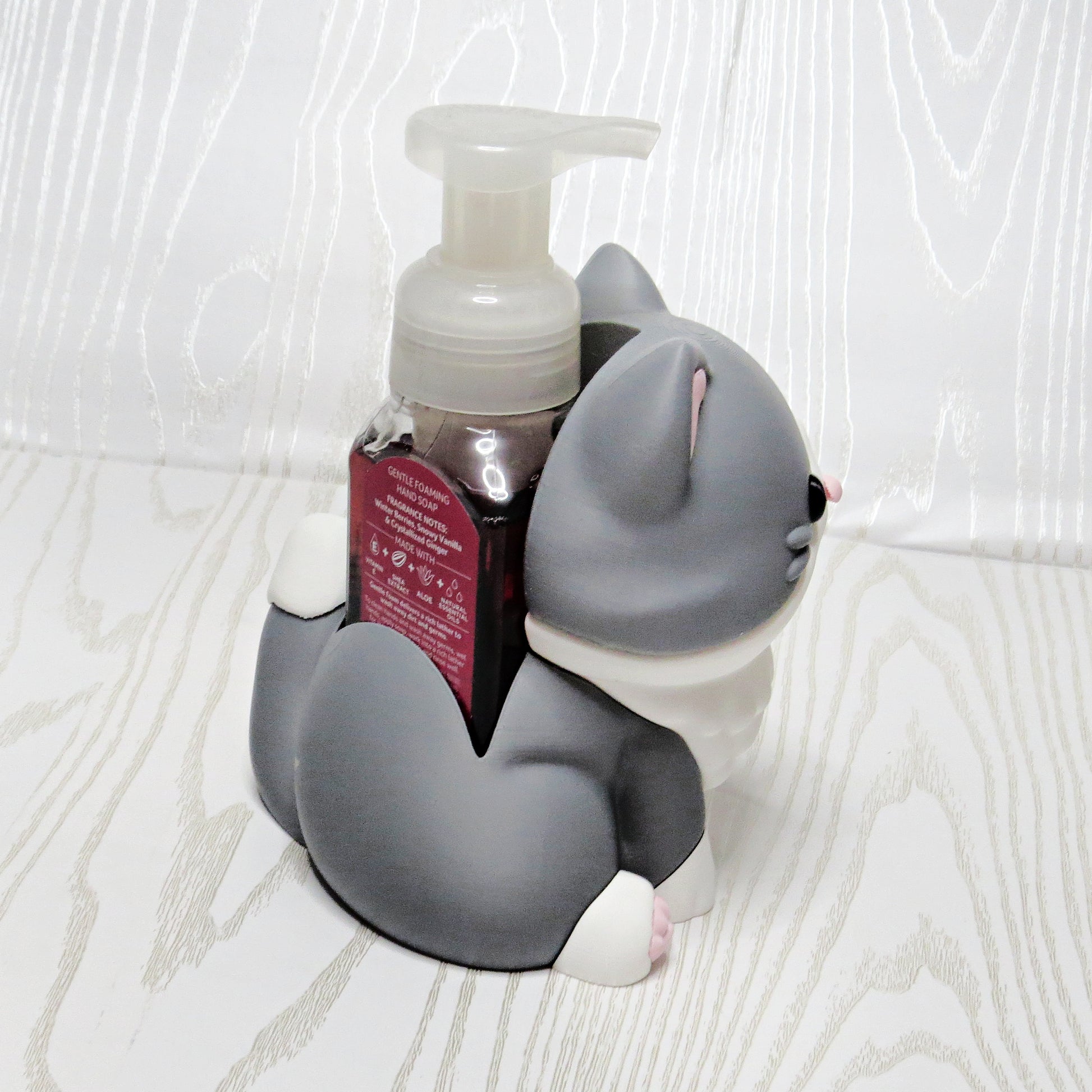 Cat Foaming Soap Holder - Cute Kitty Bathroom Decor - close-up of sculpted design detail