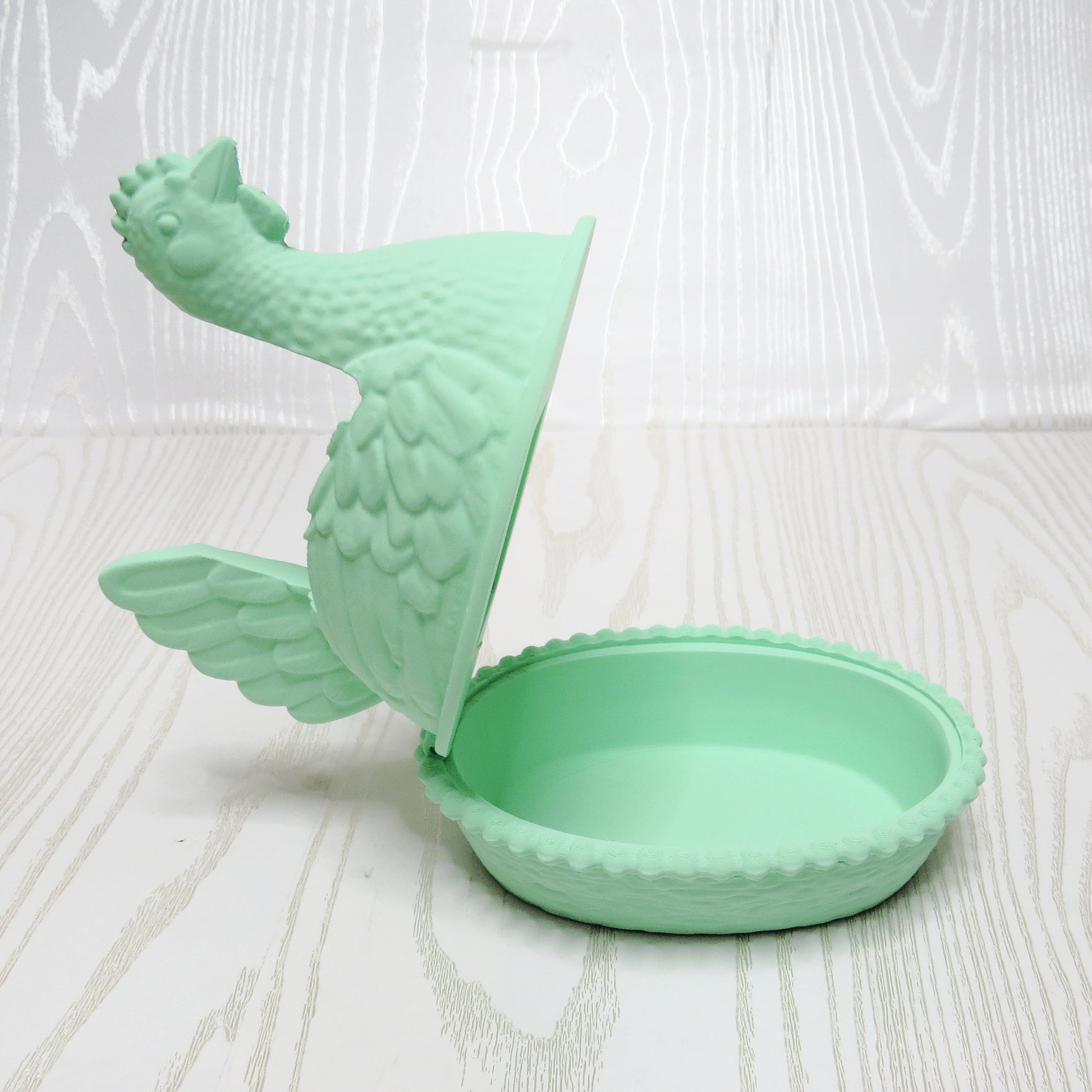Hen on Nest Foaming Soap Holder - close-up of sculpted design detail