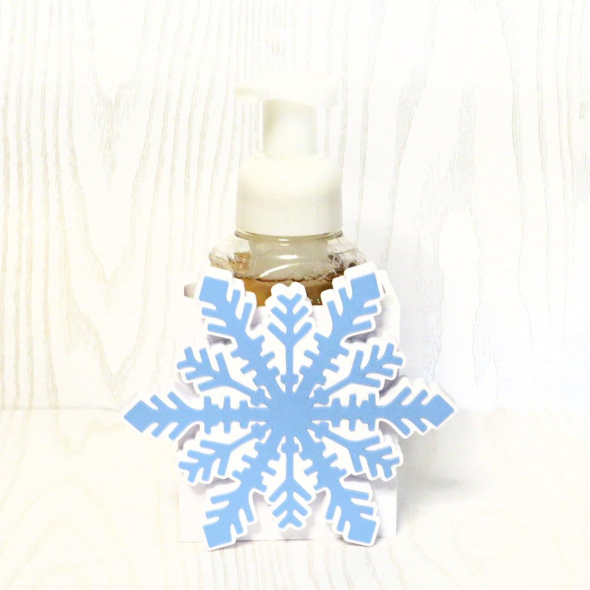 Snowflake Foaming Soap Bottle Holder – Cute 3D Printed White and Blue Crystal Snowflake – Bath and Body Works Foaming Soap Dispenser Stand – Winter Christmas Holiday Bathroom Kitchen Counter Decor – Snowflake Lover Seasonal Gift